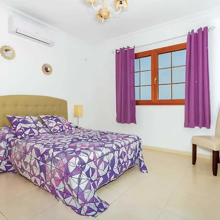 فيلة Puerto Del Carmen Sleeps 6 Air Con Wifi *